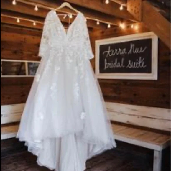 Maggie Sottero Wedding Dress (Raphael)